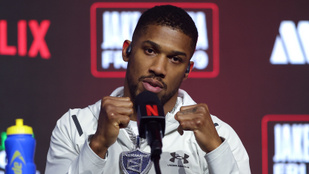 Súlyos autóbalesetet szenvedett Anthony Joshua, ketten meghaltak a karambolban