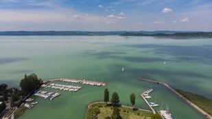Komoly bajba kerülhet a Balaton, figyelmeztetnek a kutatók