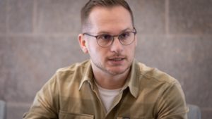 Deák Dániel meglátogatta a róla szóló Momentum-plakátot, szerinte az egy balos trükk