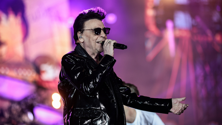 Közös gyertyagyújtással emlékeznek meg a rajongói Fenyő Miklósról