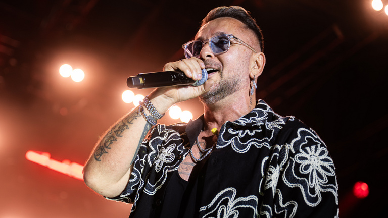 Majka reagált a Mandiner cikkére, miszerint a rapper pofára esésén nevet az ország