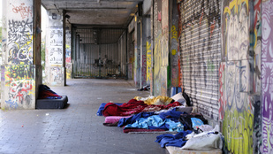 Furcsa és egyáltalán nem jó értelemben kerültek egy lapra a sportolók és a hajléktalanok