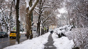 Még hidegebb levegő és még több hó érkezik, több vármegyére kiadták a figyelmeztetést