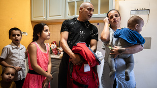 A polgármester szerint elherdálta a segítséget és visszaköltözött a nyomortelepre a nyolcgyermekes család