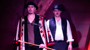 Derékszíja miatt ölték meg az apát és a fiát