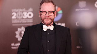 Bántalmazás miatt letartóztatták Kiefer Sutherlandet