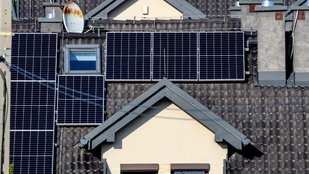 Beavatkozik a kormány a napelemes piacon, rengeteg rezsiszámla lehet érintett