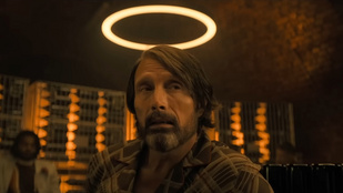 Mads Mikkelsen szörnyvadásznak állt, és ezt nem szabad kihagyni