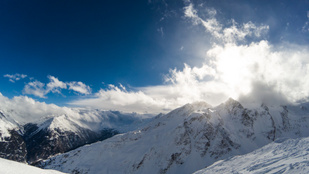Már nyolc halálos áldozata van az osztrák Alpok lavináinak