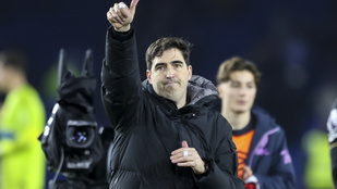 A Bournemouth vezetőedzője elárulta, miért nem jelentették be hétfőn Tóth Alex megszerzését