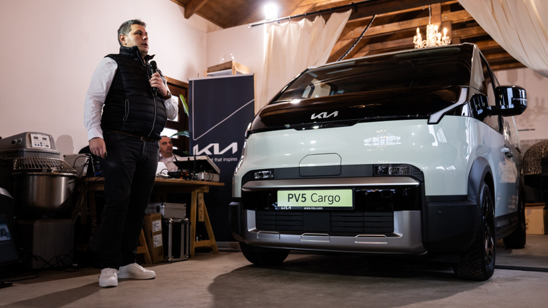 Az elektromos átállás nem a jövő, az úttörő megérkezett a magyar utakra