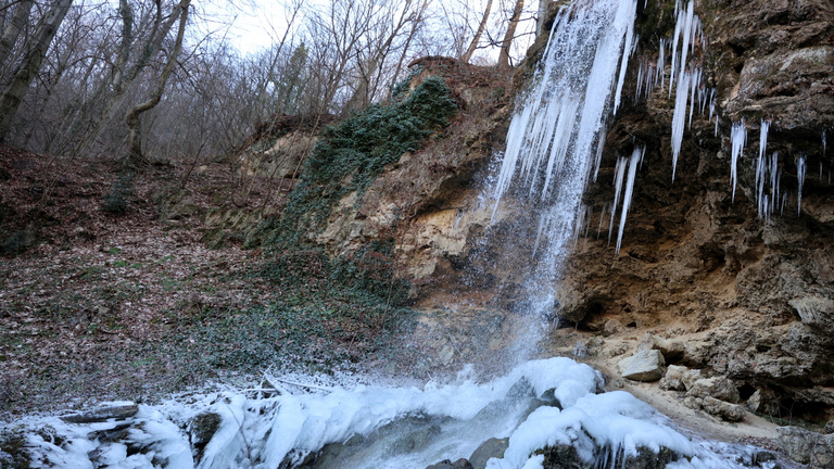 Ritkán látni ilyet, teljesen megfagyott a lillafüredi vízesés