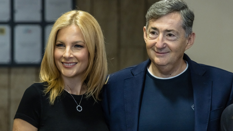 Mészáros Lőrinc kitett magáért, nem akármilyen ajándékkal lepte meg Várkonyi Andreát