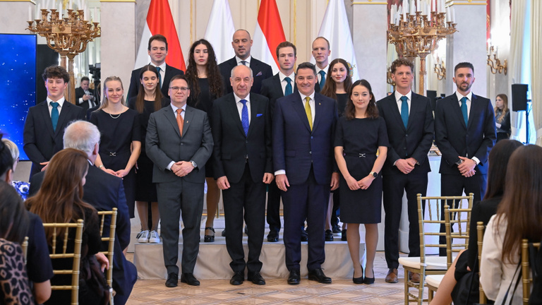 A Sándor-palotában fogadalmat tették a téli olimpiára utazó magyar csapat tagjai