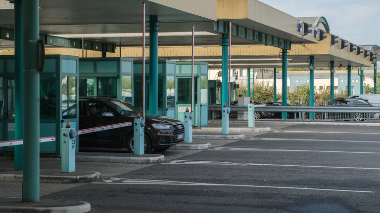 Országos demonstráció kezdődik, napokra megbénulhatnak a határátkelők