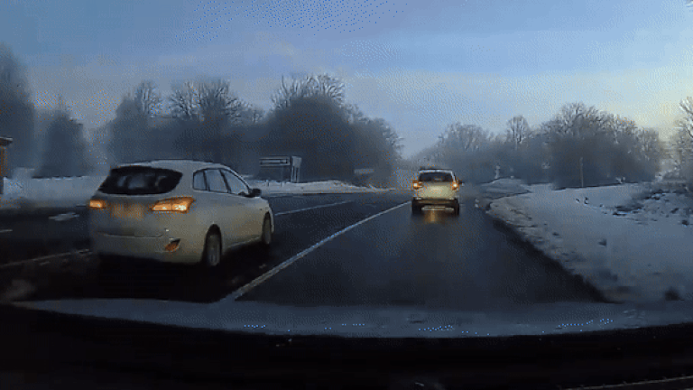 Kis híján frontális ütközés lett a vége ezeknek a manővereknek