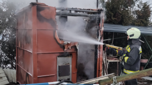 Felcsaptak a lángok Pölöskén, egy szaunának kialakított melléképület gyulladt ki