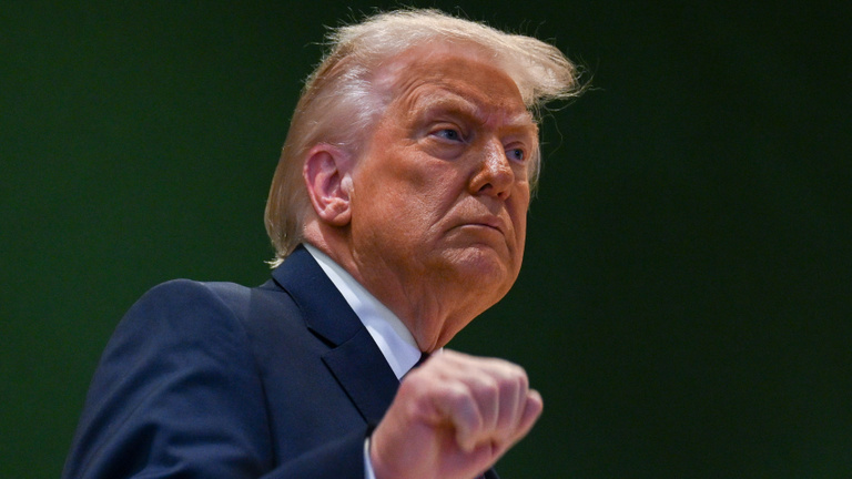 Donald Trump lecsapott Szöulra, 25 százalékra emeli a Dél-Koreára kivetett vámokat