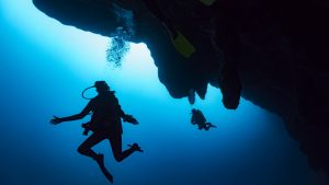 Félelmetes dolgokat találtak kínai kutatók a legmélyebb víz alatti barlang mélyén