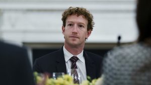 Mark Zuckerberg nem korlátozná kiskorúak hozzáférését a szexuális interakciókra képes chatbotokhoz