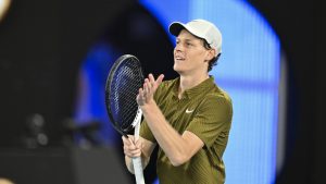 A címvédő Sinner szettet sem vesztet, tizenhárom éve nem látott forgatókönyv lépett életbe Melbourne-ben