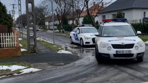 Leszúrtak egy házaspárt Pacsán, a férj meghalt, hajtóvadászatot indított a rendőrség