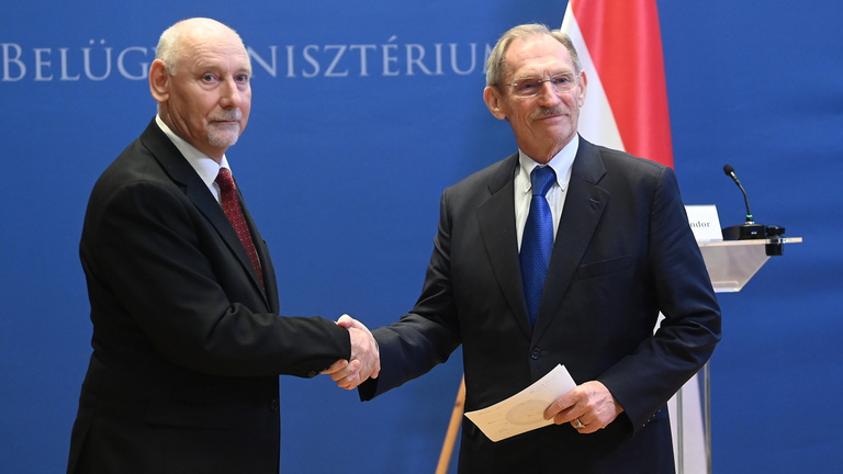 Pintér Sándor a szlovén belügyminiszterrel egyeztetett
