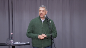 „Lázár, takarodj!” – nekiestek Lázár Jánosnak Gyöngyösön a cigányságról szóló szavai miatt