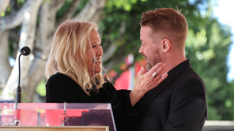 „Mama. Azt hittem még van időnk” – Macaulay Culkin megható üzenetben búcsúzott Catherine O’Harától