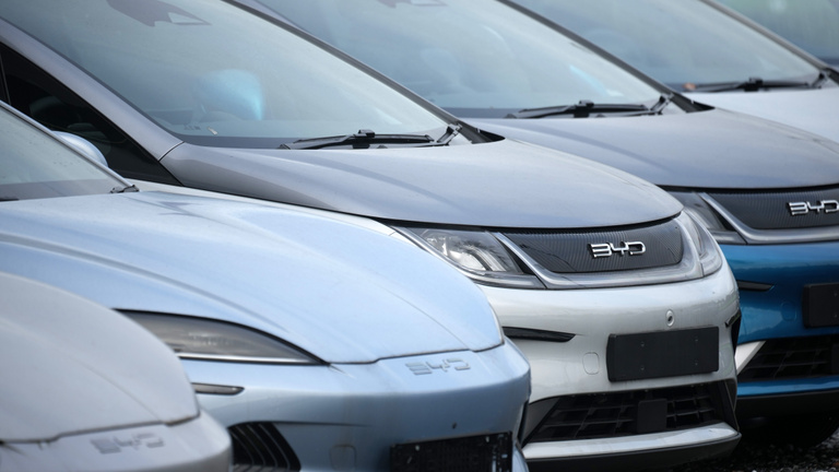 Vakargatják a fejüket a kínai elektromosautó-gyártók, nem erre számítottak