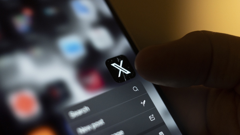 Razziáztak Elon Musk közösségi oldalának francia irodáiban