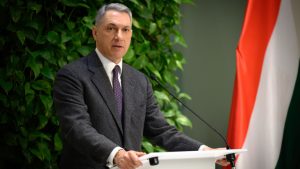 Lázár Jánosnak 19 pótlapra volt szüksége vagyonnyilatkozatához, hogy minden ingatlanát fel tudja sorolni