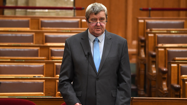 Tállai András árulónak nevezte a Tisza Párt színeiben induló Csézyt