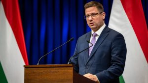 Gulyás Gergely: Katonai lerohanással fenyegetik Magyarországot - Gulyás Gergely és Vitályos Eszter tájékoztatója