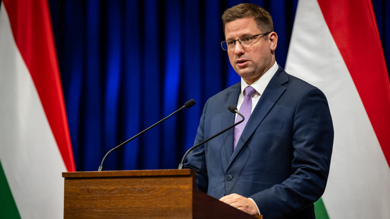Gulyás Gergely: Katonai lerohanással fenyegetik Magyarországot - Gulyás Gergely és Vitályos Eszter tájékoztatója