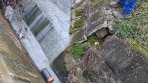 Ismeretlen eredetű szennyeződés szivárog a tatabányai ipari parkban